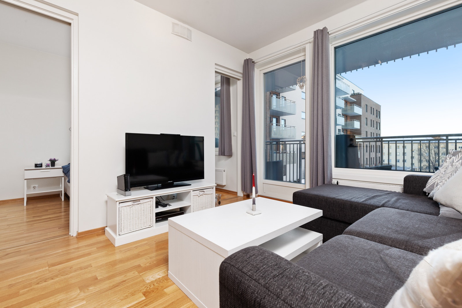 Plass for sofa og tilhørende møblement. Galleribilde