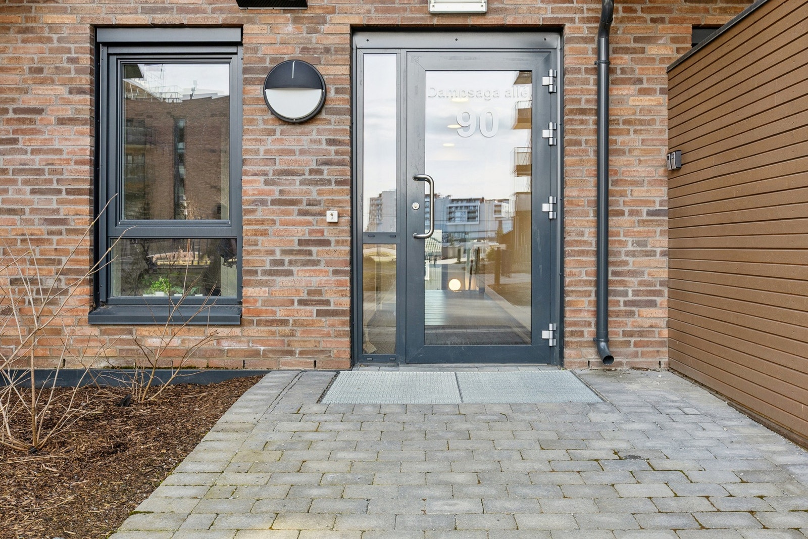 Fasade, takhage og entré Galleribilde