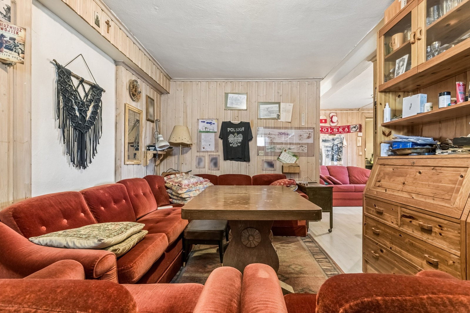Den andre delen av stuen har god plass til sofagruppe og annet møblement. Galleribilde