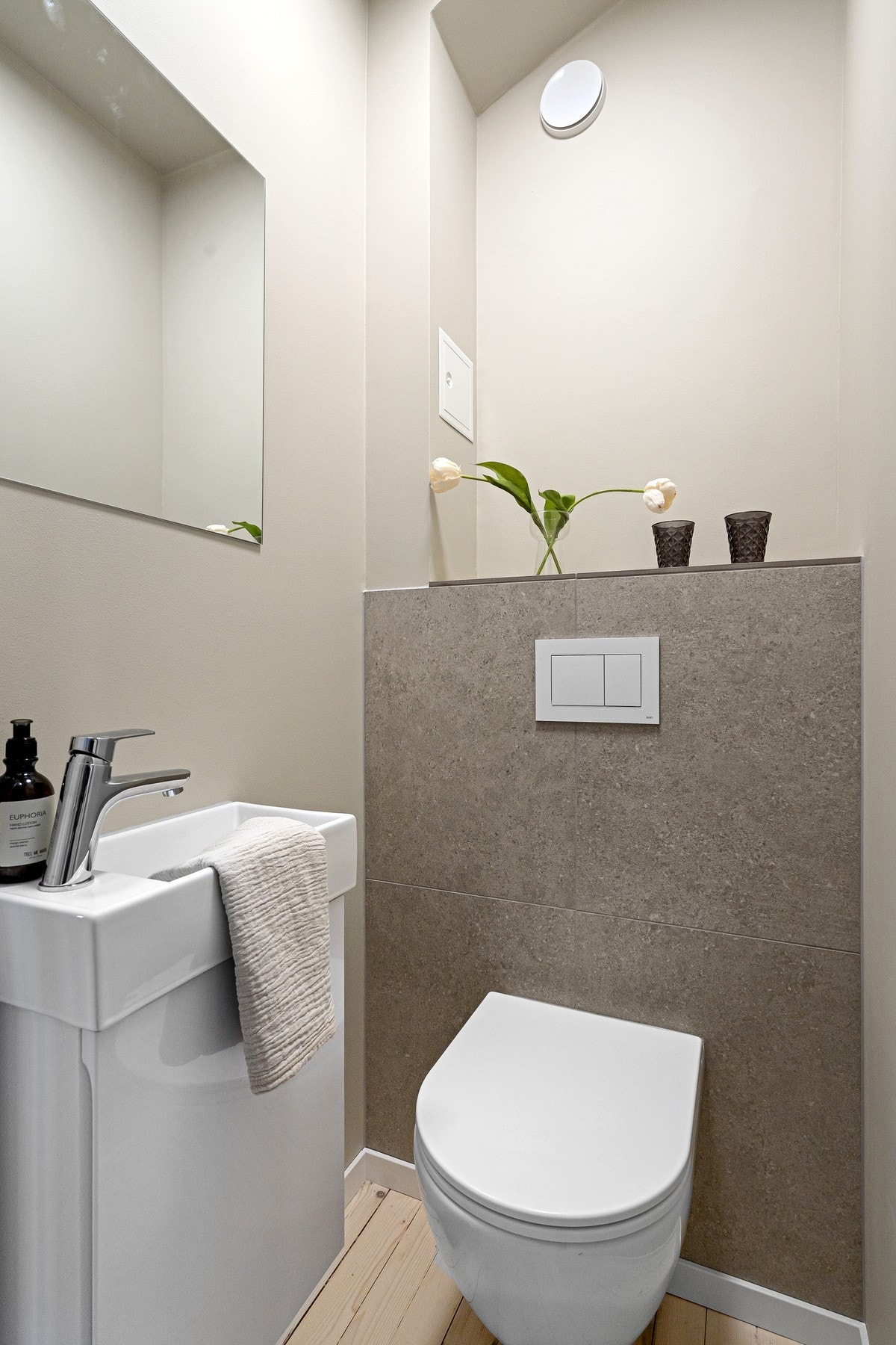 Praktisk separat toalettrom. Galleribilde