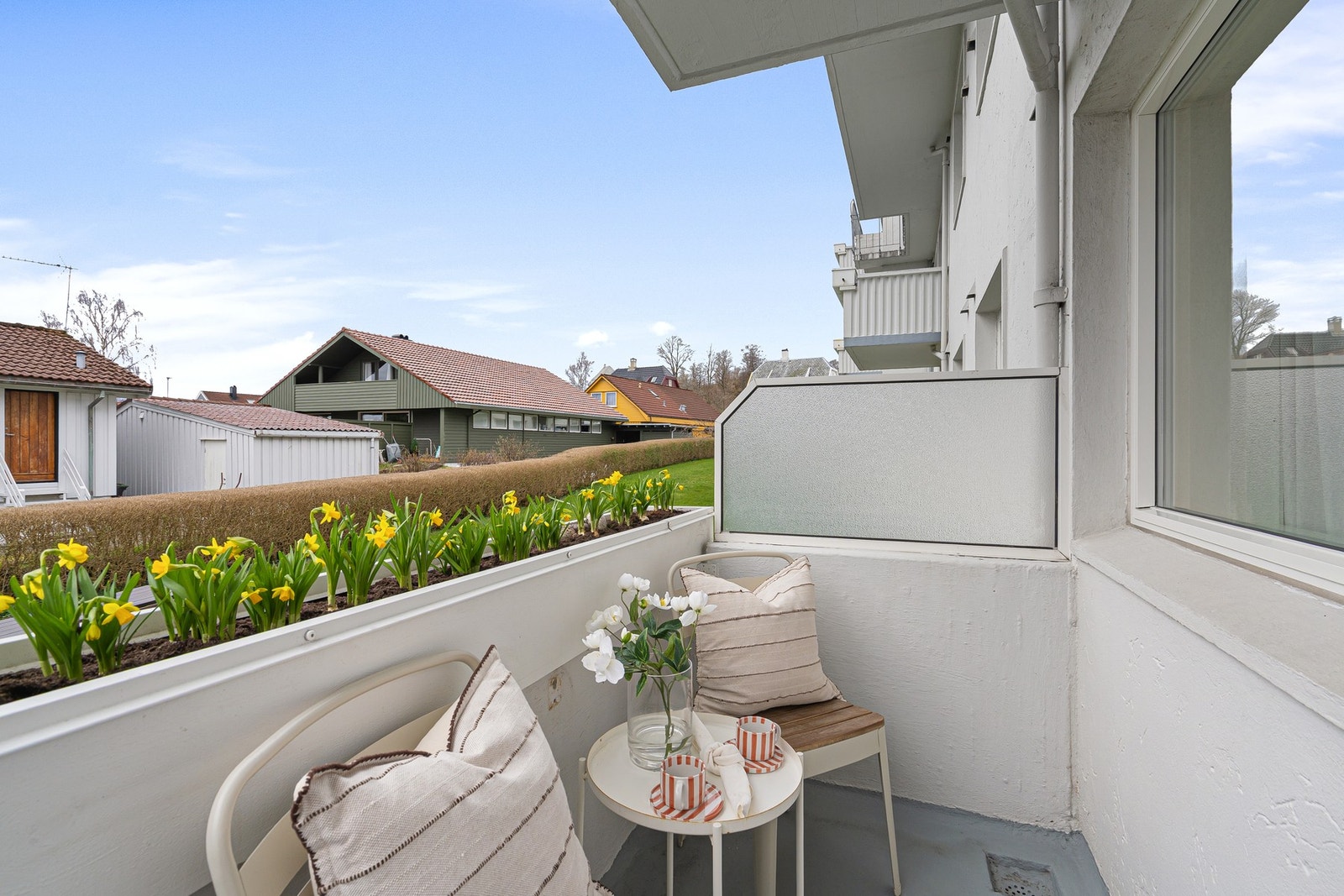 Fra stuen er det utgang til herlig sydvest vendt balkong. Galleribilde