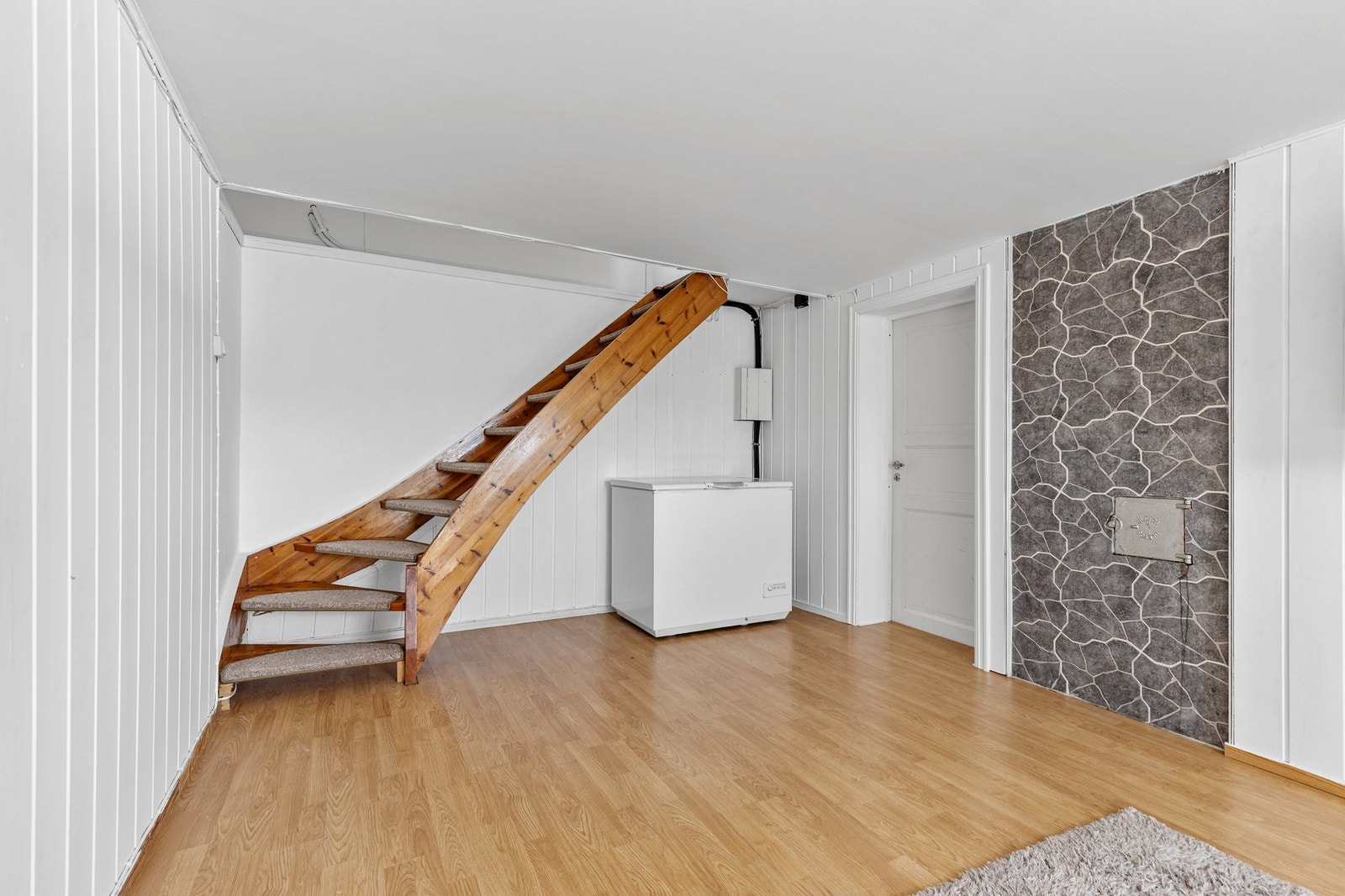 Trappegang til kjellerstue Galleribilde