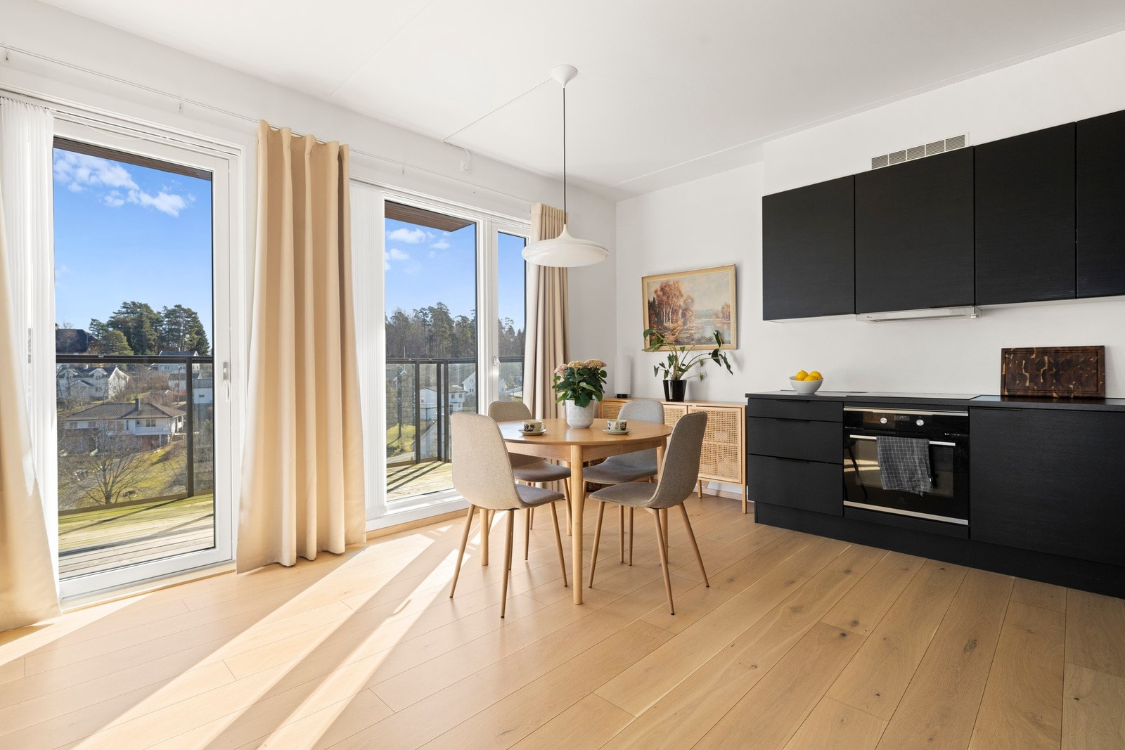En moderne 3-roms leilighet i toppetasje (5 etg) i ende fra 2022 med garasjeplass! Galleribilde