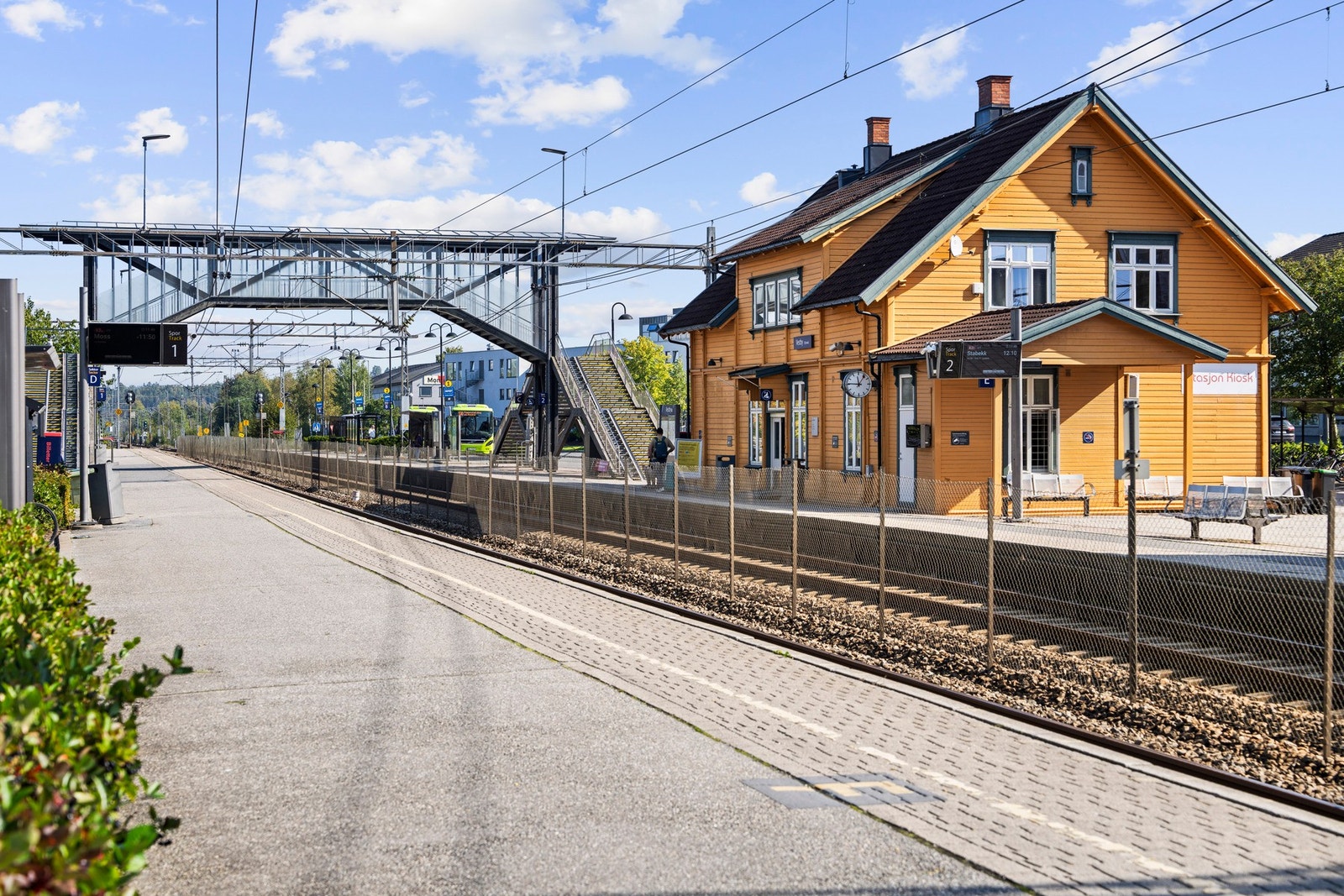 Kun 1 min å gå til Vestby Stasjon - toget bruker kun 22 min fra Oslo S! Galleribilde