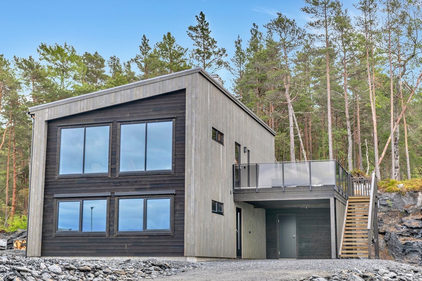 Flott nyoppført enebolig (2025) med god planløsning, carport og nydelig utsikt Galleribilde