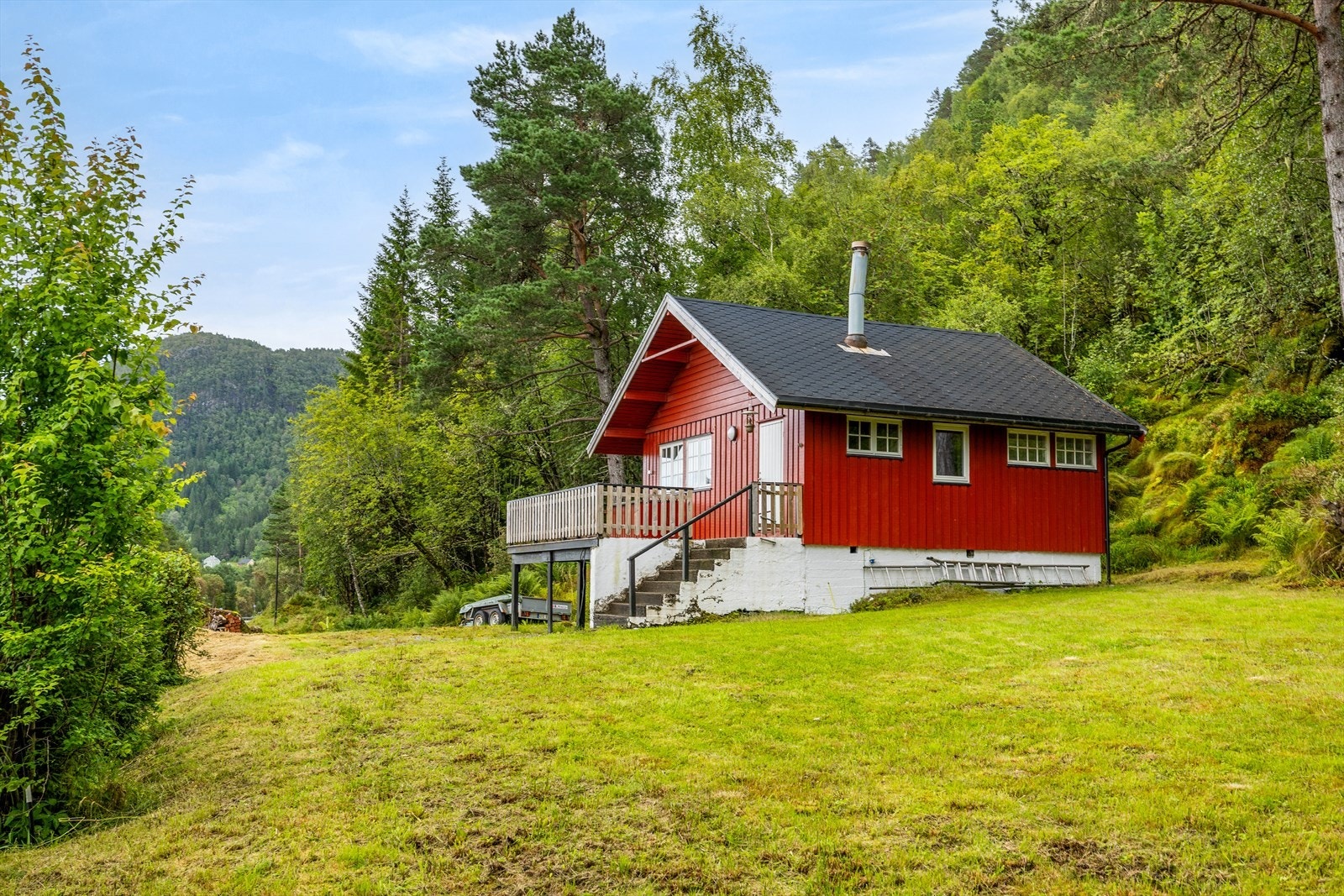 Dette er en fritidsbolig som ble oppført i 1980, og har vært modernisert de siste årene. Galleribilde