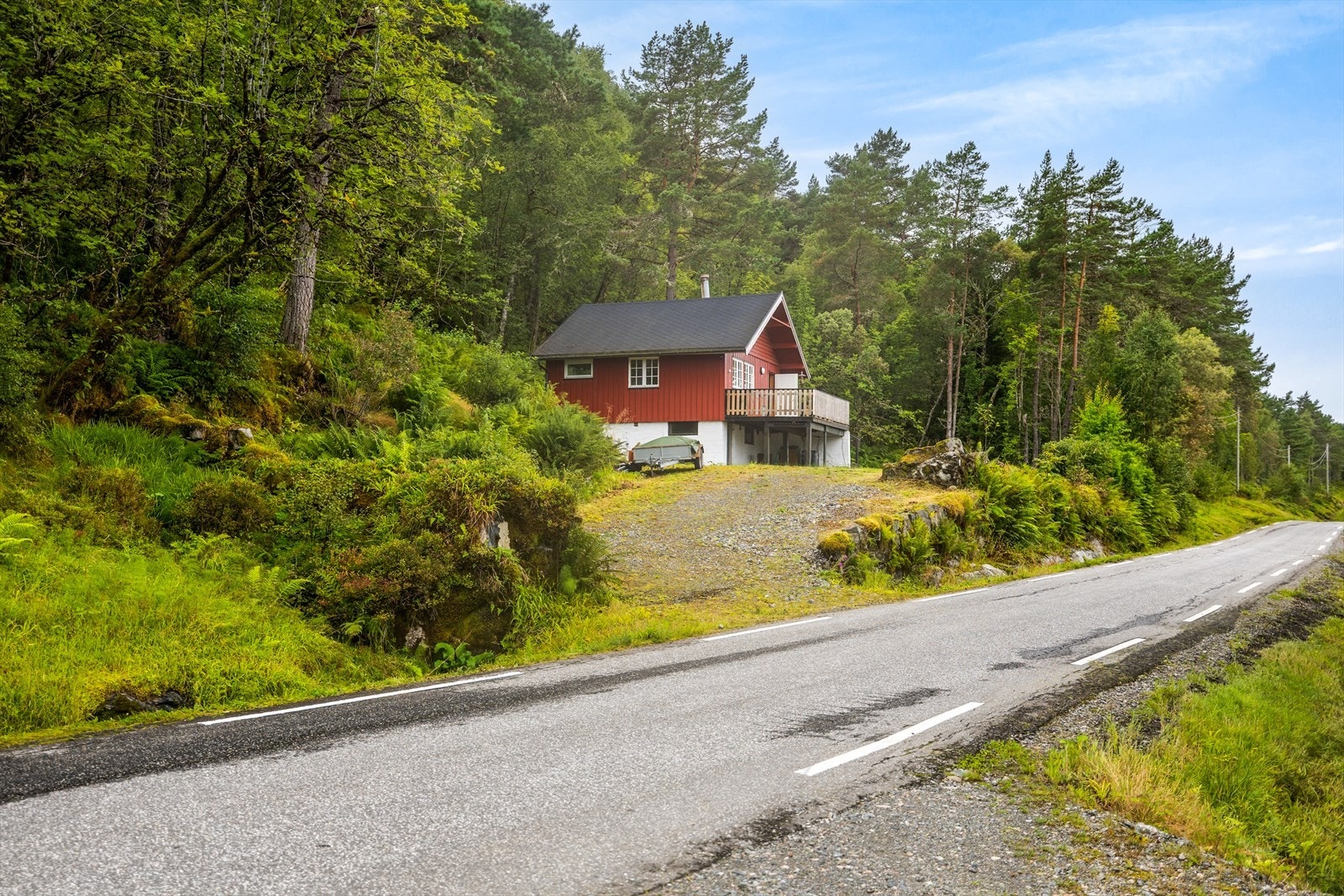 Den ligger landlig til i naturskjønne Utvika. Galleribilde
