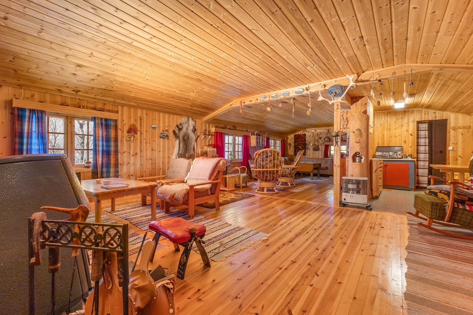 Stuen er romslig. Galleribilde