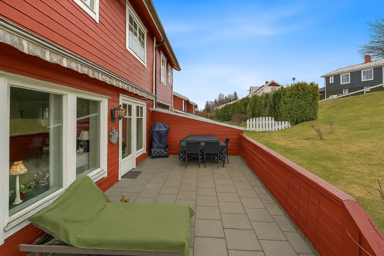 Bildet er AI-redigert, og er misvisende i forhold til mur, rekkverk og beplantning rundt terrassen. Galleribilde