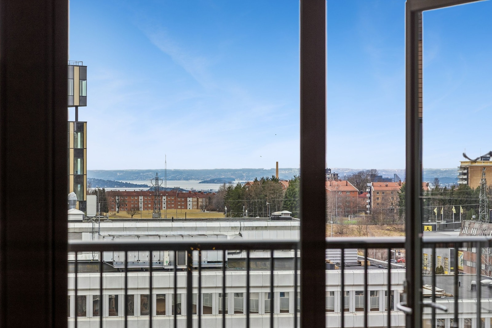 Nydelig utsikt mot Oslo fjorden, en fordel man har fra 8etg. Galleribilde