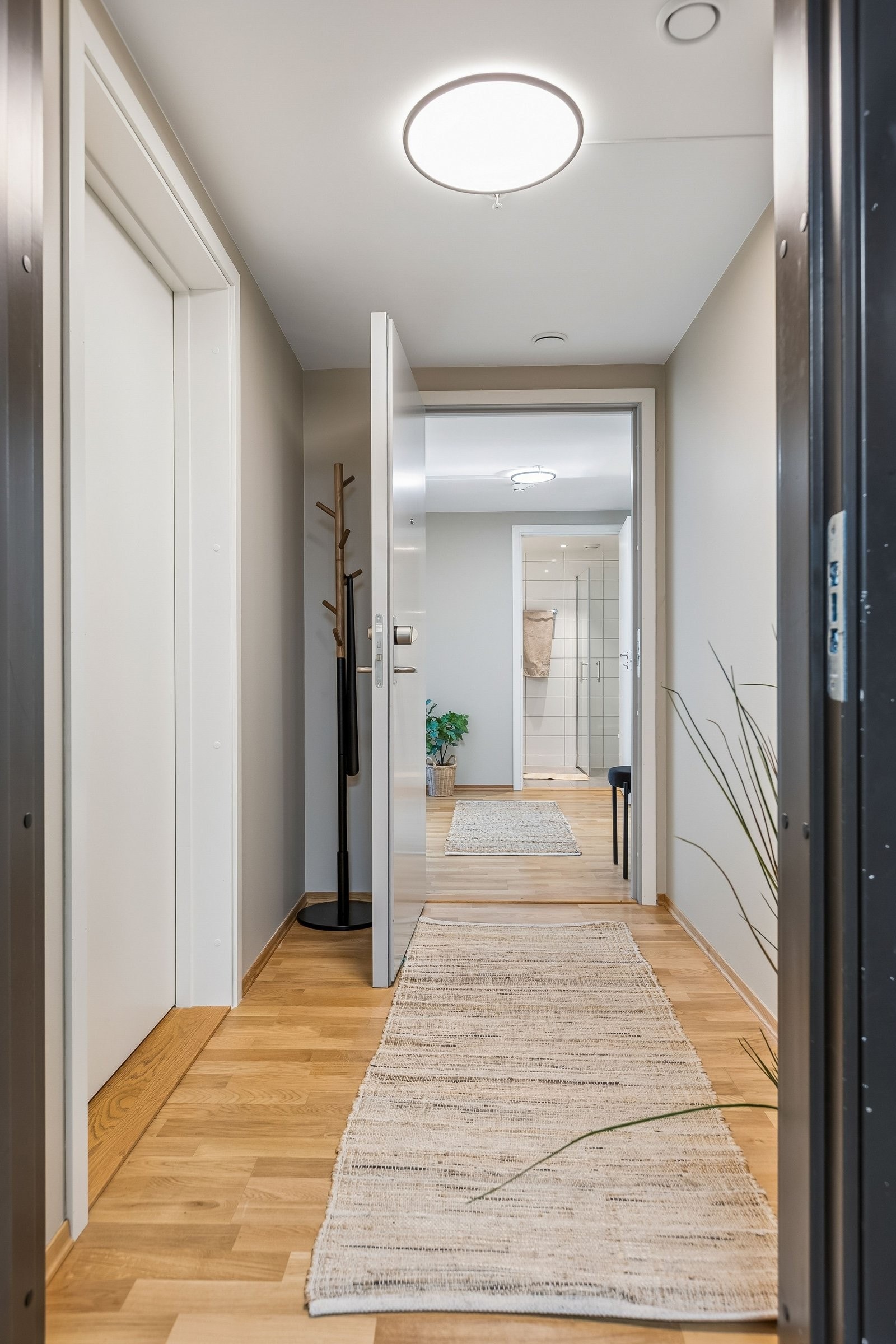 Gang sett fra heisen Galleribilde