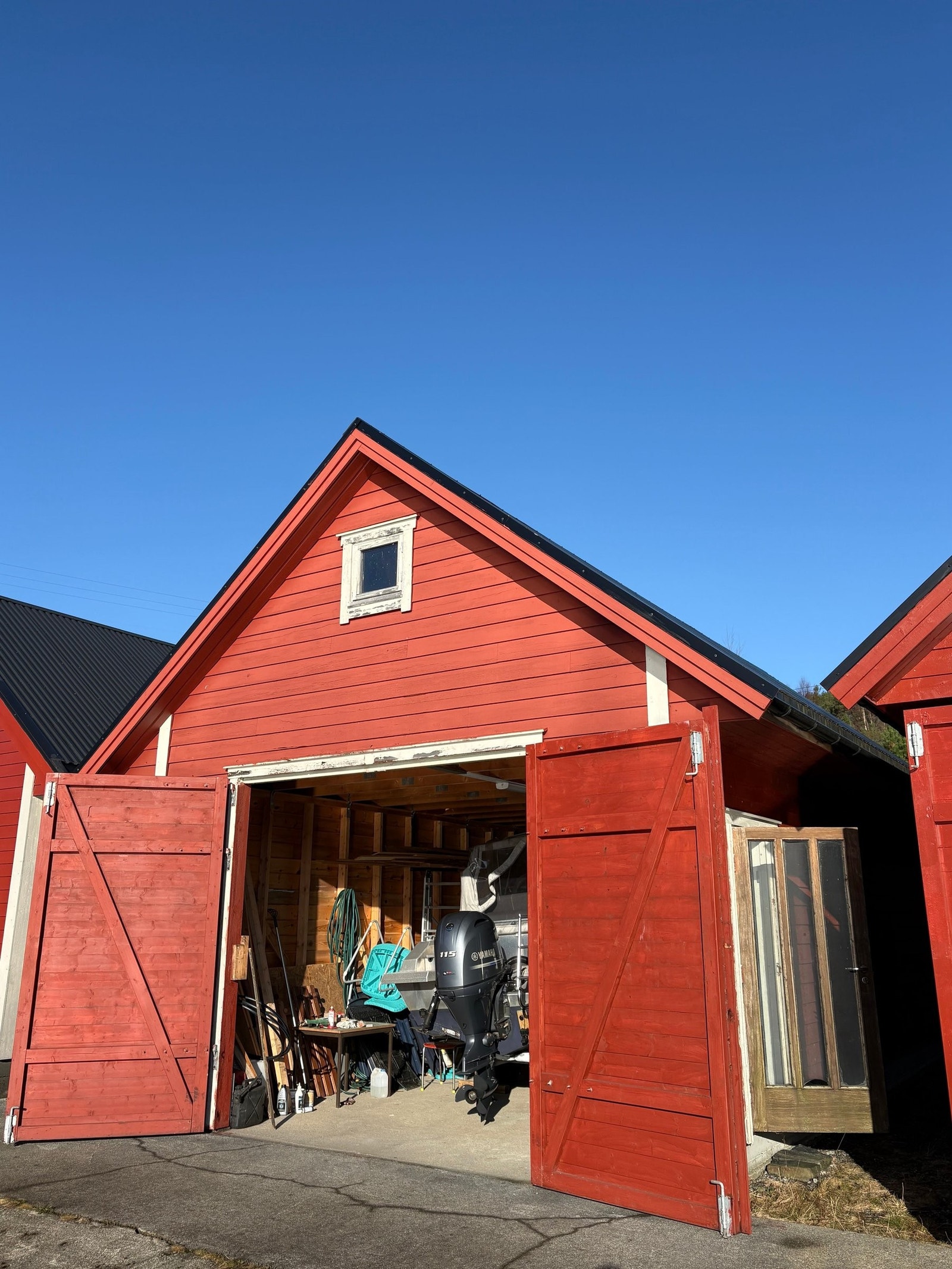 God plas til vinterlagring av bår på naust. Galleribilde