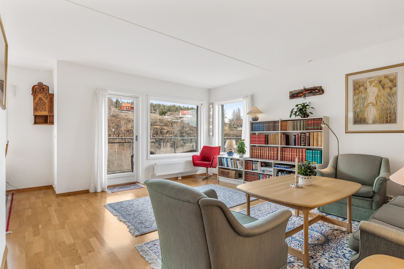 I stuen er det flere møbleringsmuligheter. Her er det plass til sittegruppe og TV-område. Galleribilde