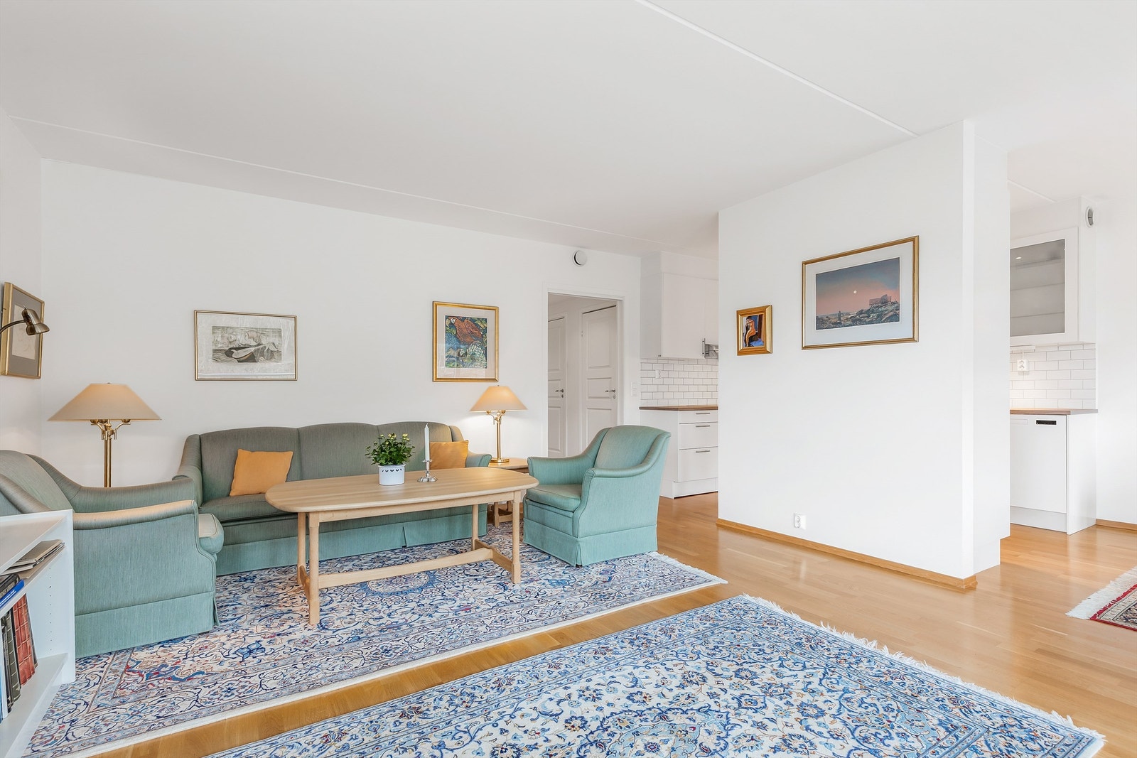 I stuen er det flere møbleringsmuligheter. Her er det plass til sittegruppe og TV-område. Galleribilde