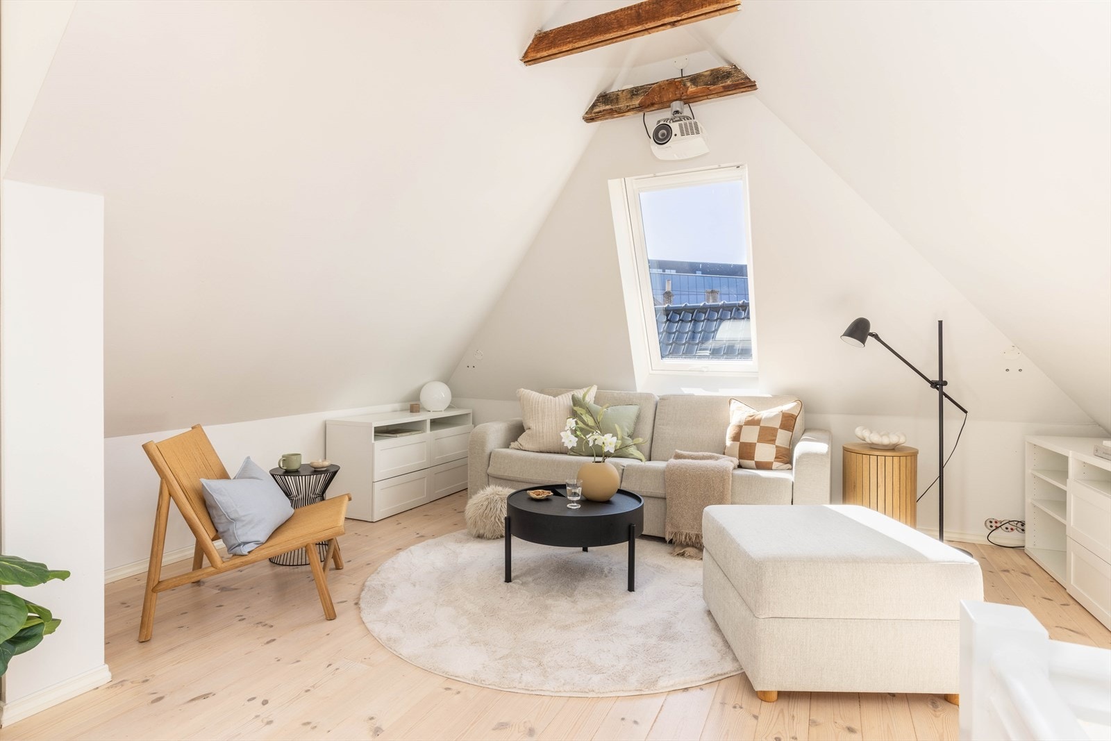 En rålekker og sjarmerende bolig over tre plan med gode kvaliteter. Galleribilde