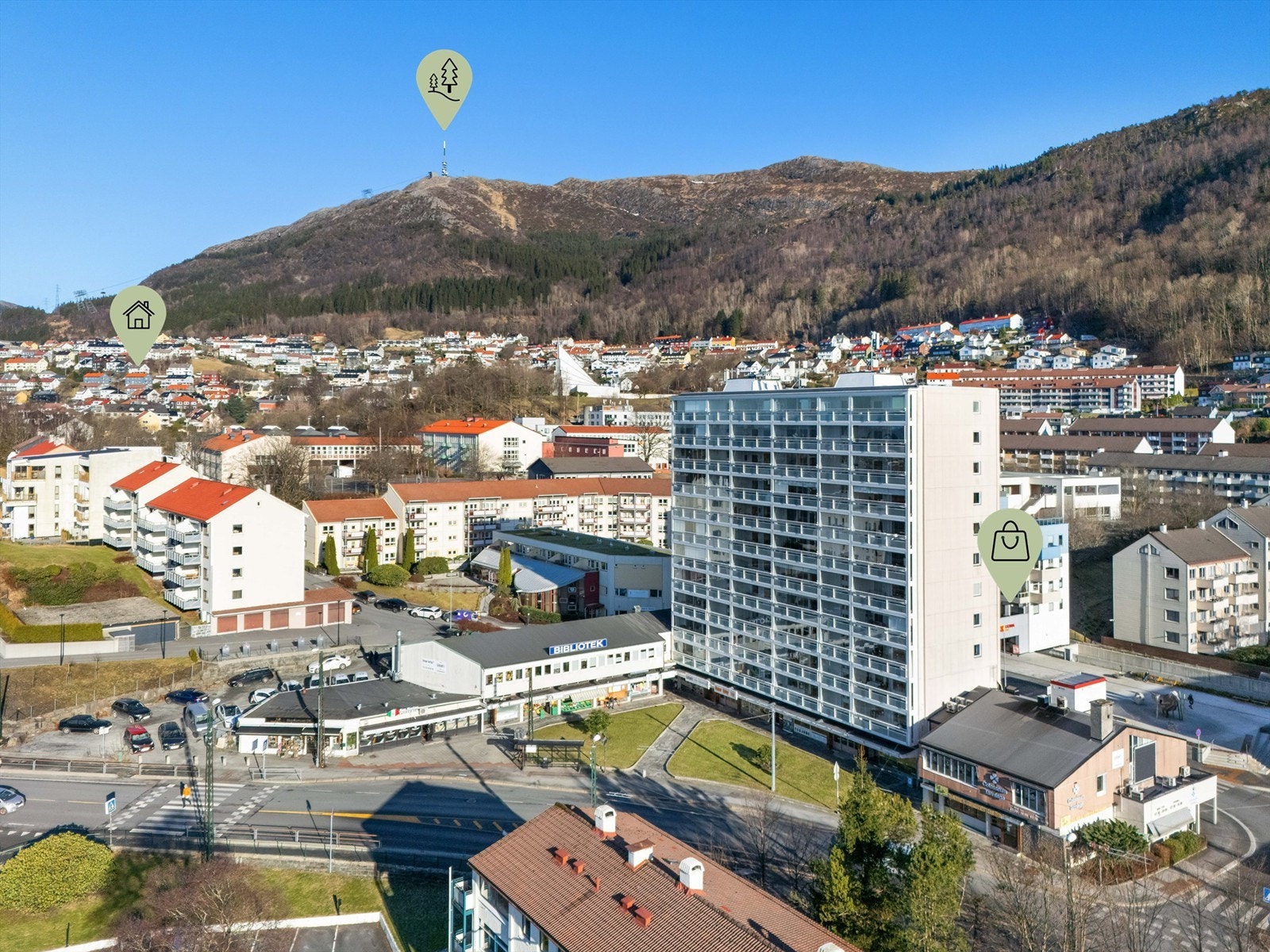 - Her bor man ved foten av nydelige Ulriken. Samtidig som det er kort vei til butikker, Landåstorget m.m. - Galleribilde
