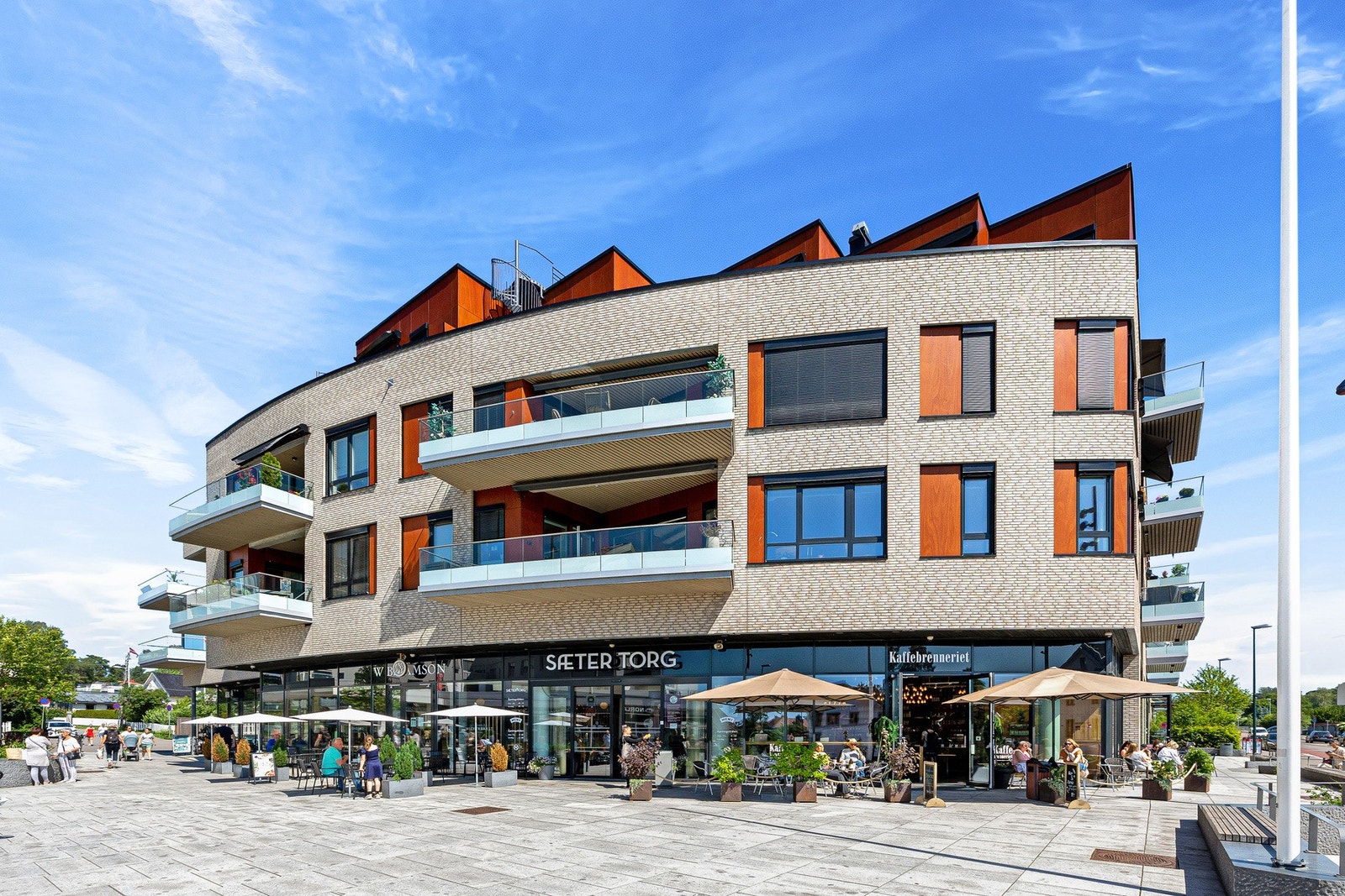 Sæter Torg med flere hyggelige kafeer Galleribilde