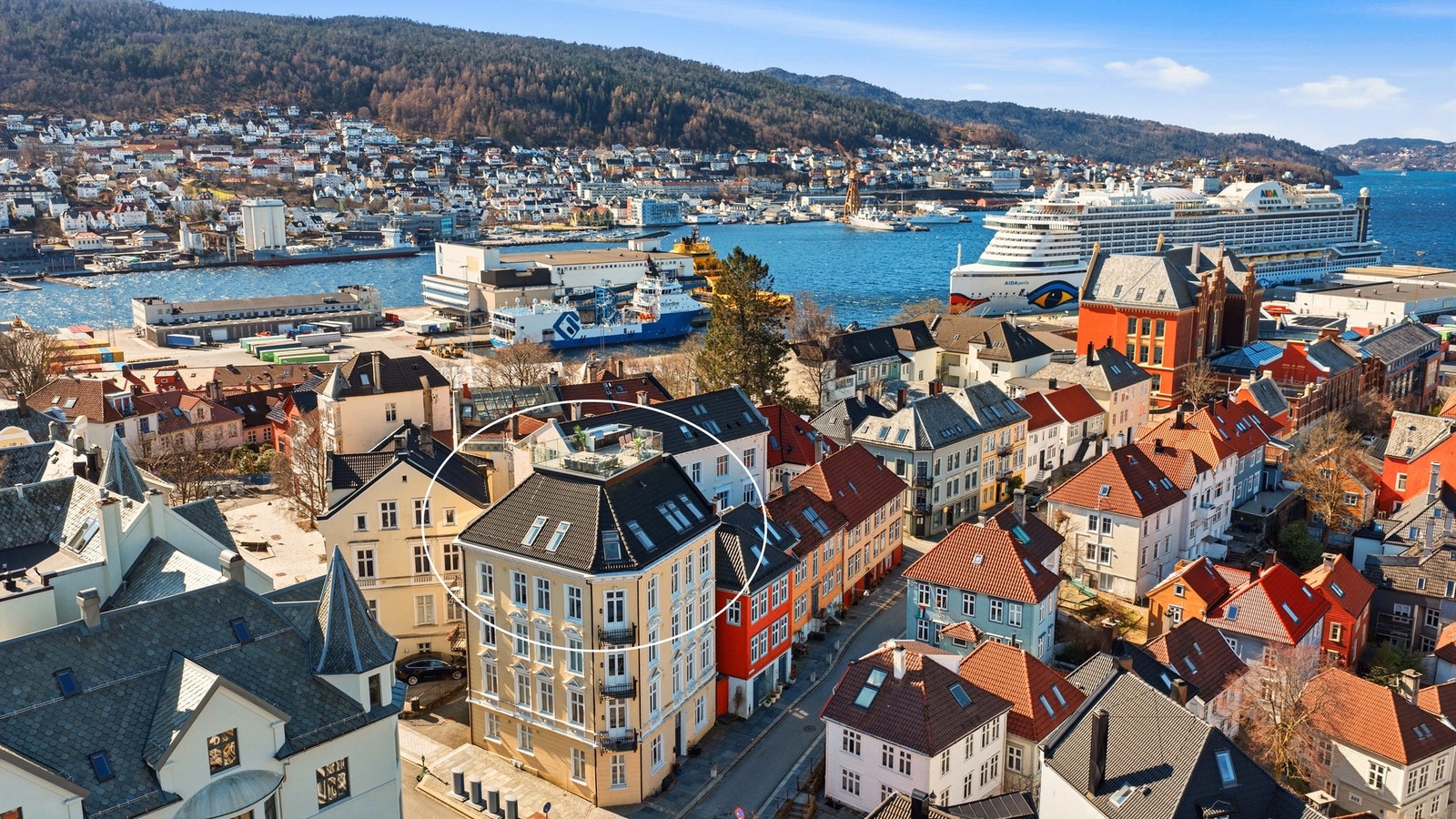 Romslig og moderne selveierleilighet på hele 174 m² BRA-i, med kanskje byens beste takterrasse? Galleribilde