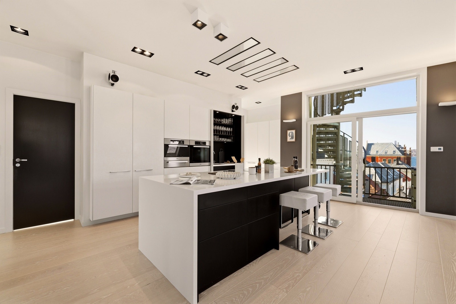 Leiligheten fremstår som innflytningsklar. Gode kvaliteter er gjennomgående for materialbruken i leiligheten. Galleribilde