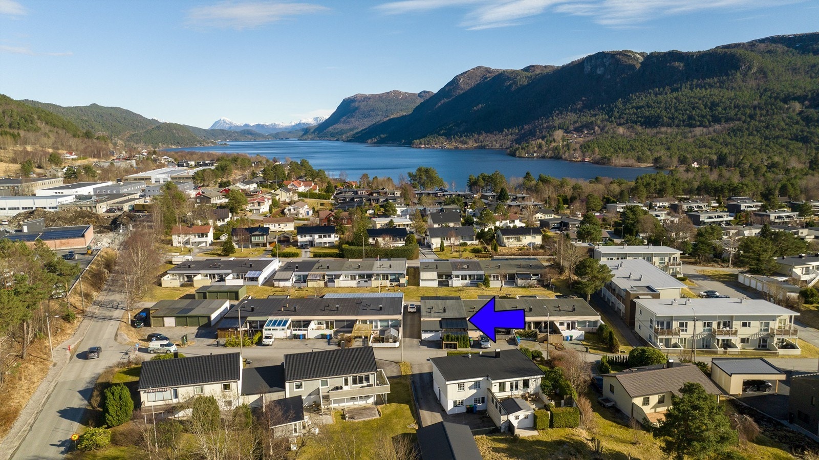 Boligen har attraktiv og barnevennlig beliggenhet i Fremmerholen, med kort vei til skoler og barnehage Galleribilde