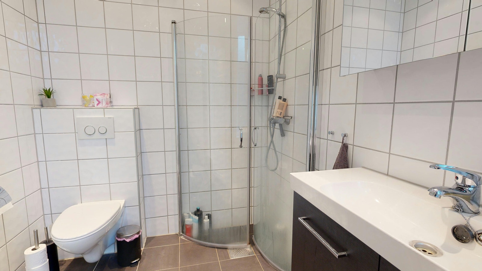 Bad, flislagt med varme i gulvet Galleribilde