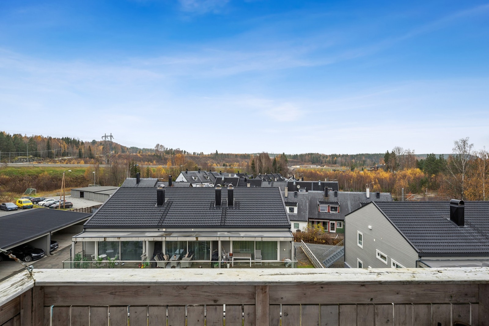 Herlig med en liten luftebalkong hvor du kan se utover nabolaget. Galleribilde