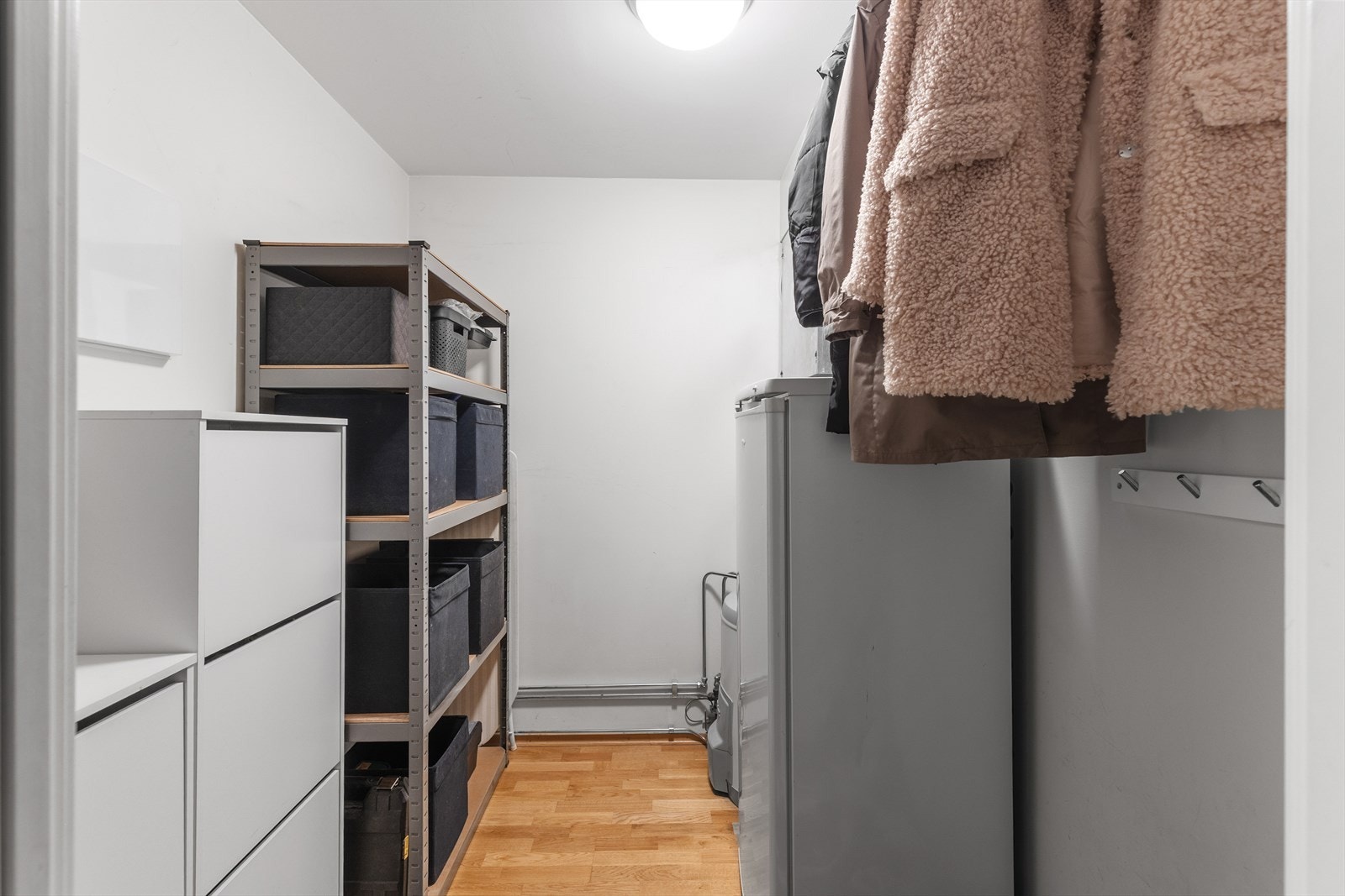 I leiligheten er det en praktisk innvendig bod på 4 m², i tillegg til ekstern bod i kjelleren. Galleribilde