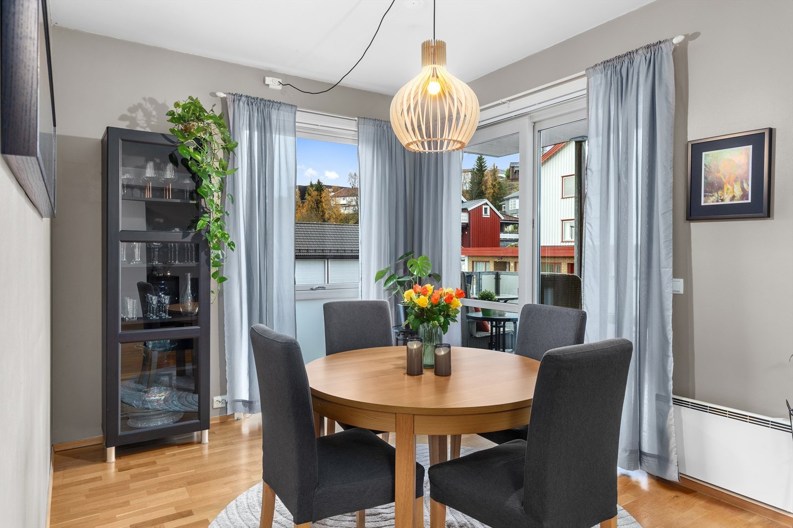 Fra stuen har du adkomst til den sørvestvendt balkongen på 9,5 m². Galleribilde