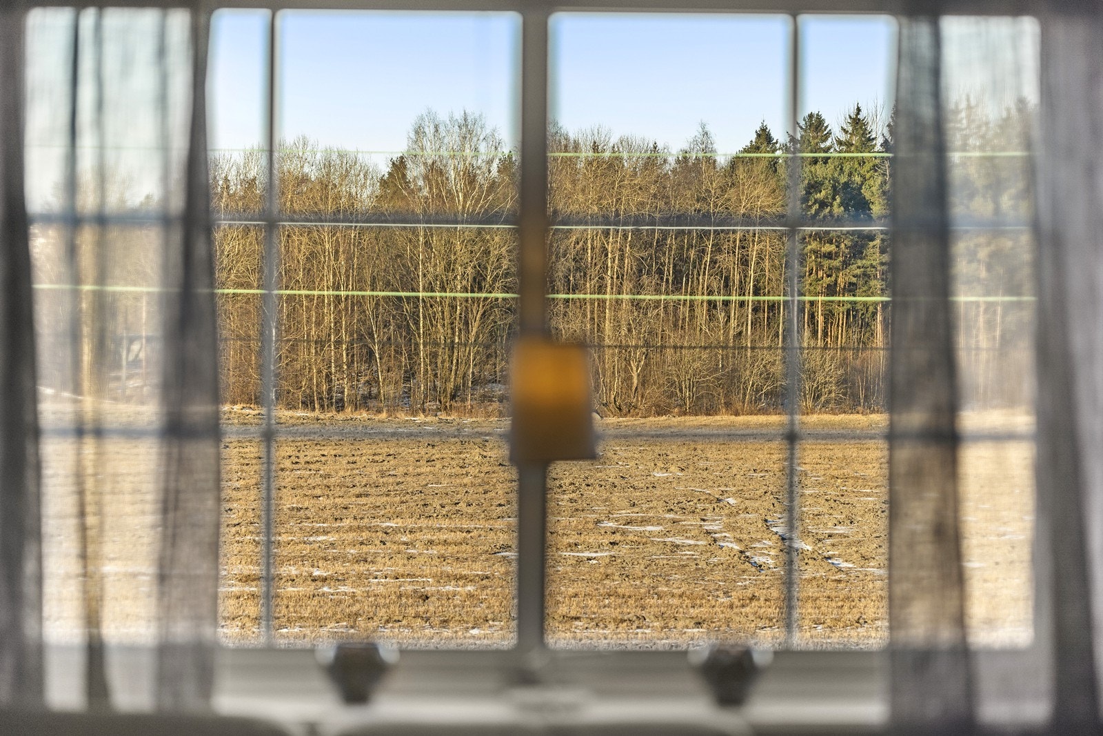 Eiendommen ligger i et område med nærhet til skog og mark. Galleribilde