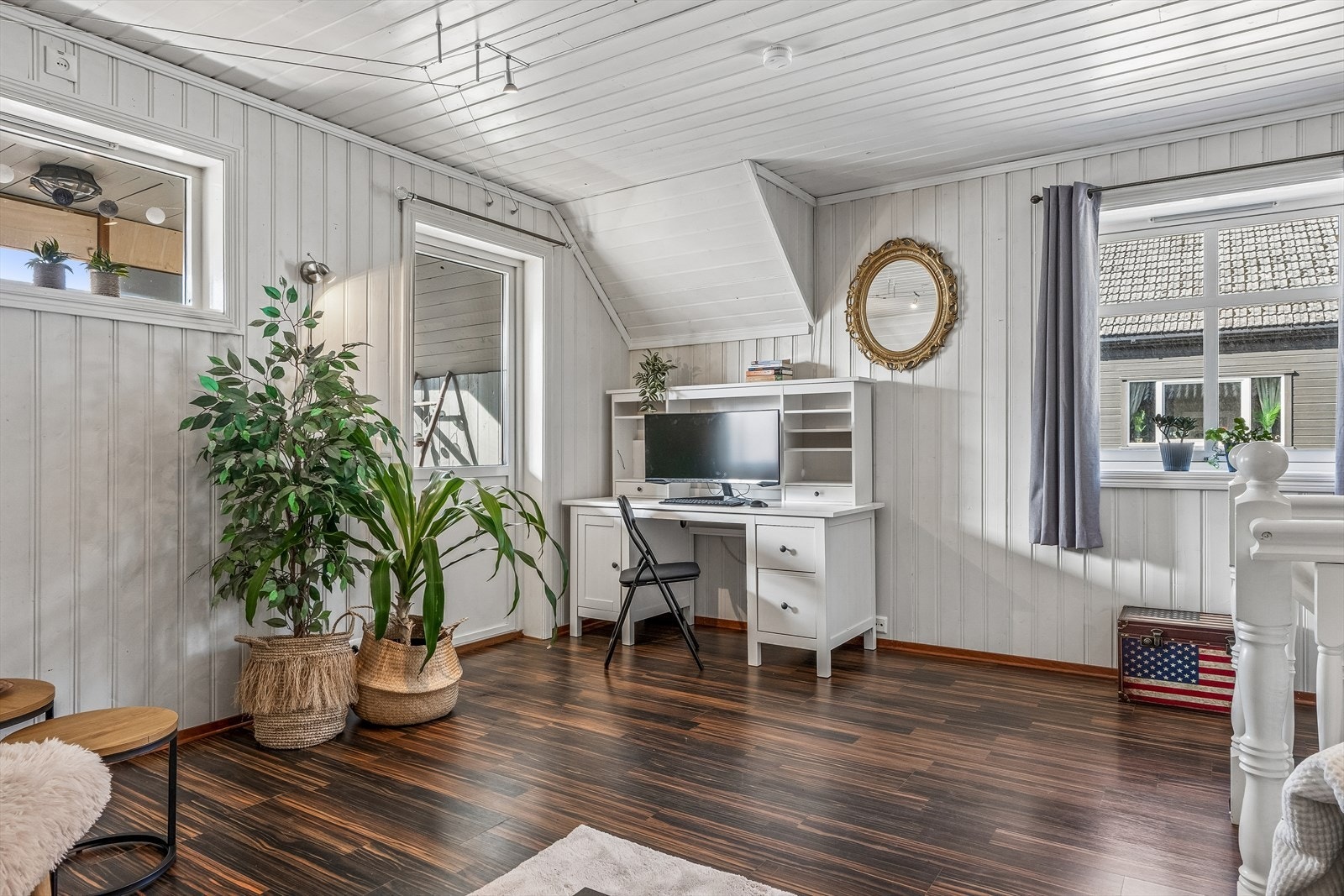 Her er det utgang til terrasse med takoverbygg. Galleribilde