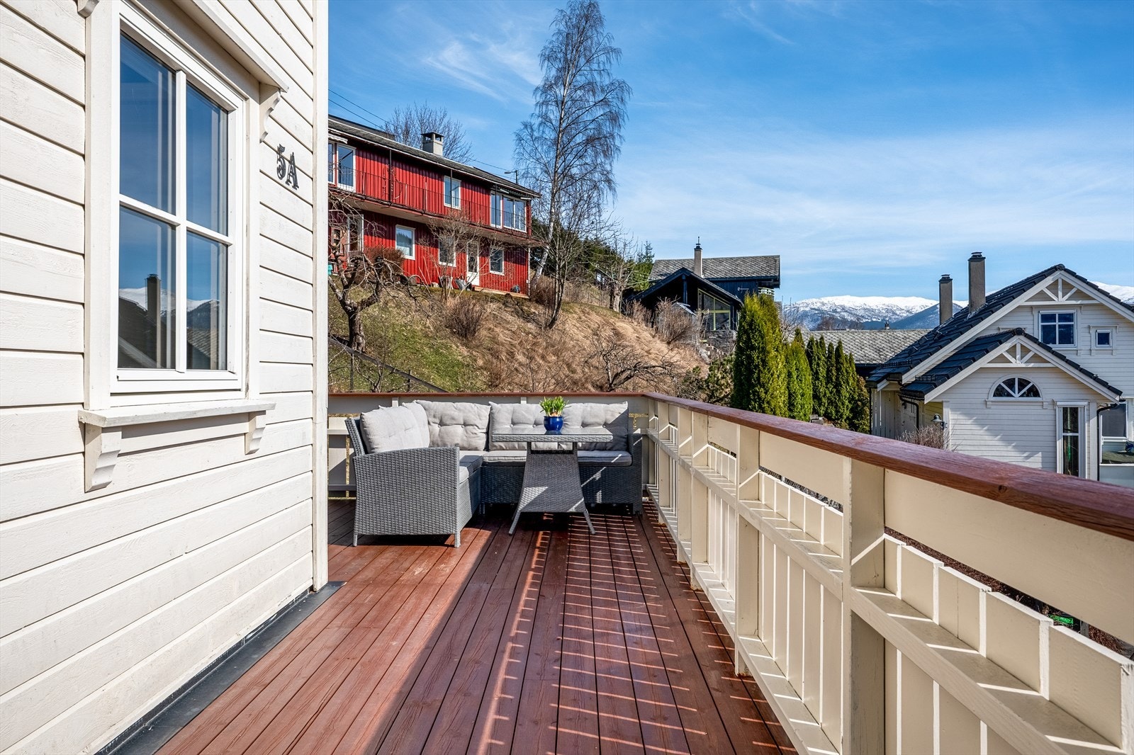 Stor terrasse med nydelig utsikt Galleribilde