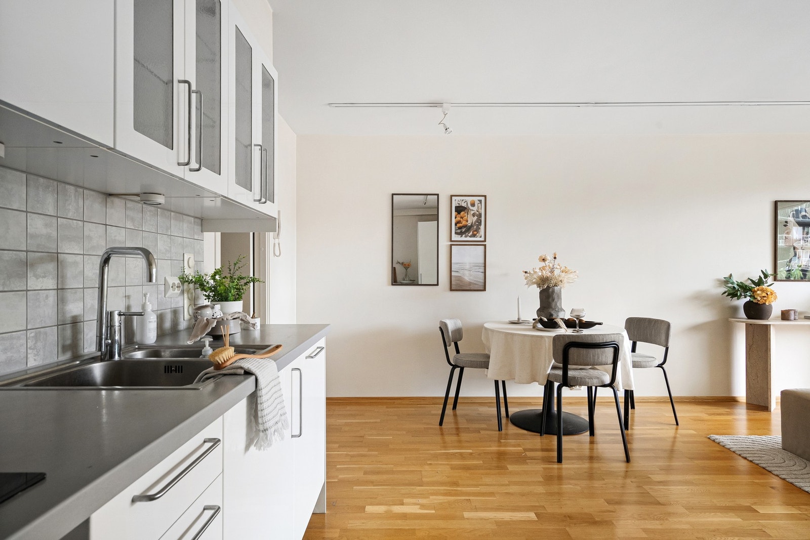 God plass til spisebord Galleribilde