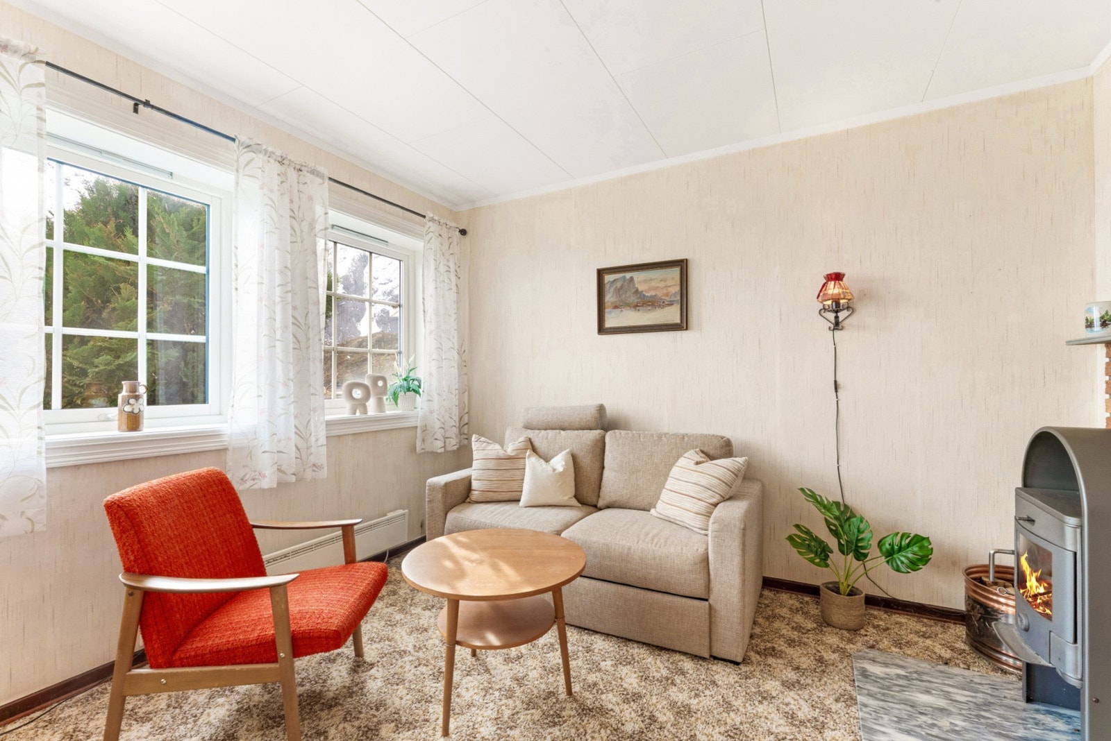 Dette ekstra oppholdsrommet er perfekt som en TV-stue, et lekerom for barna eller en sosial sone for tenåringene. Galleribilde