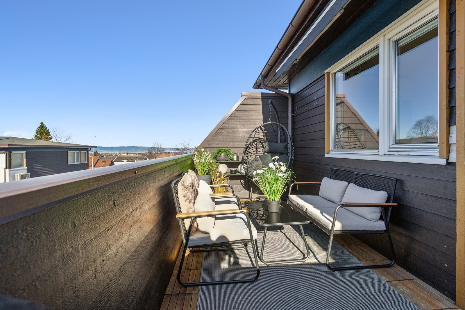 Her har man plass til flere spise og sittegrupper etter eget ønske. Galleribilde