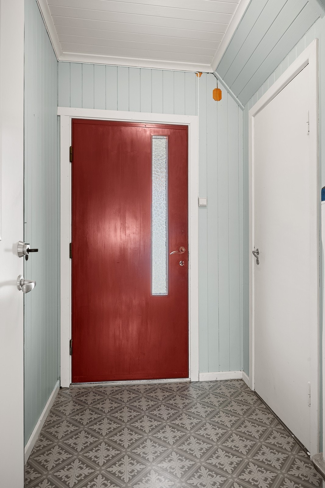 Leiligheten inneholder: Vindfang, gang, stue/spisestue, kjøkken, 2 soverom og bad. Galleribilde