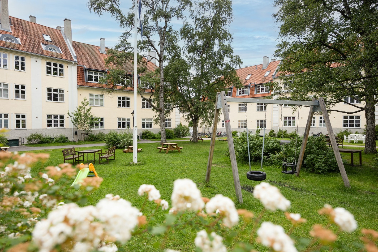 I Lindern Hageby disponerer beboerne store og vakre fellesarealer, nærmest som en egen park Galleribilde