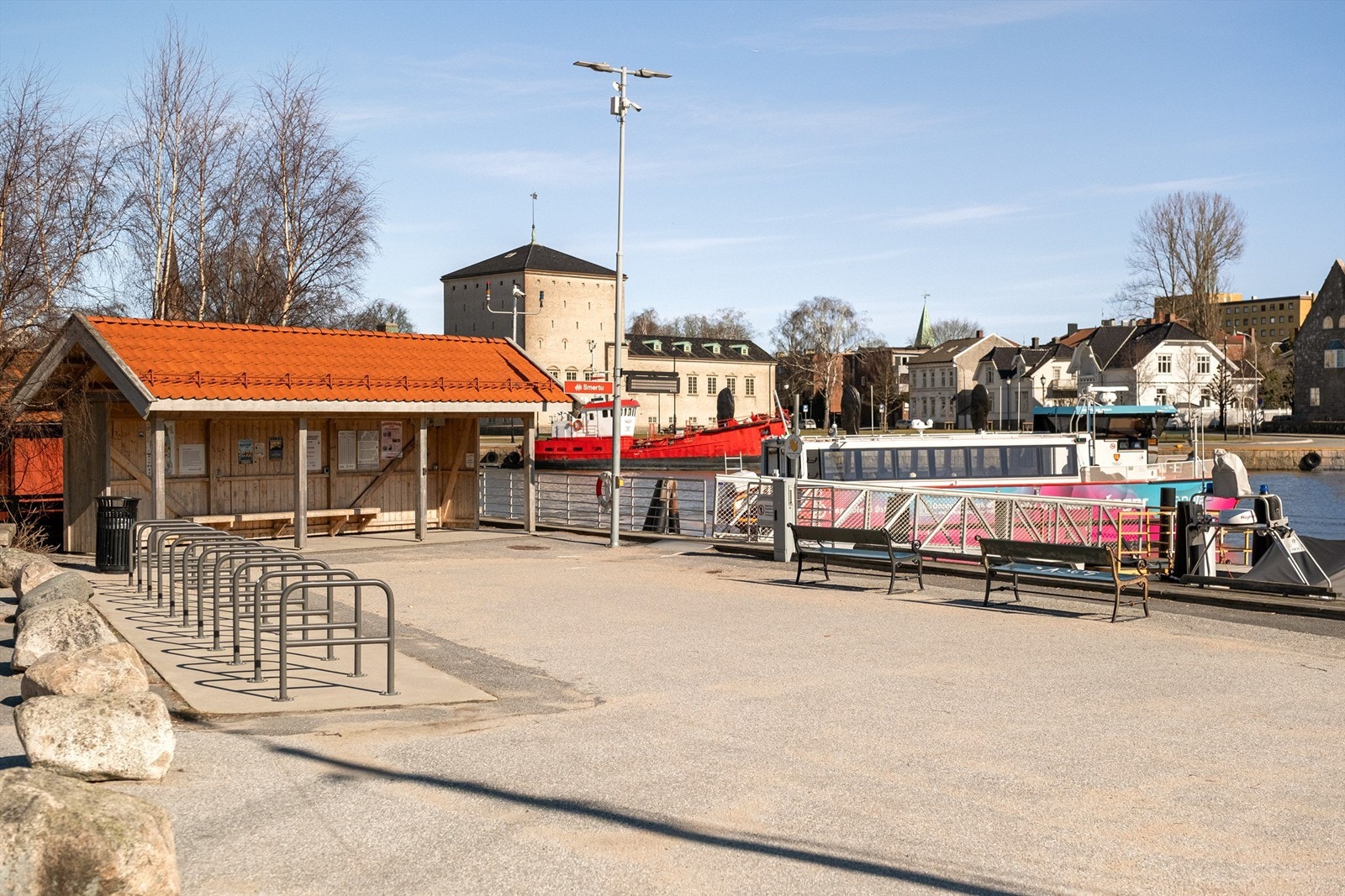 Fra fergeleiet på Smertu kan du ta gratis ferge videre til blant annet by-siden og Gamlebyen. Galleribilde