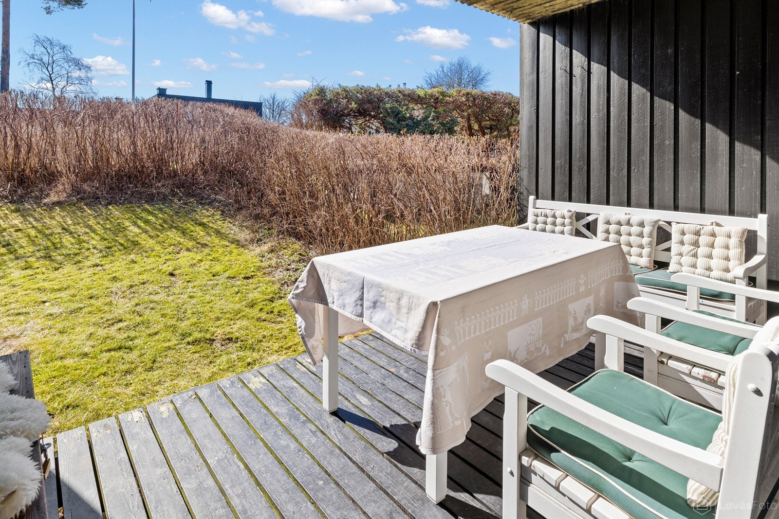 Her er det god plass til en hyggelig sittegruppe for varme dager. Galleribilde