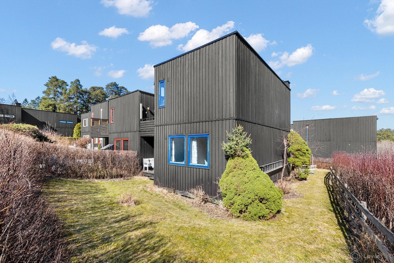 Boligen ligger i et barnevennlig område. Flotte innrammede grøntarealer. Galleribilde