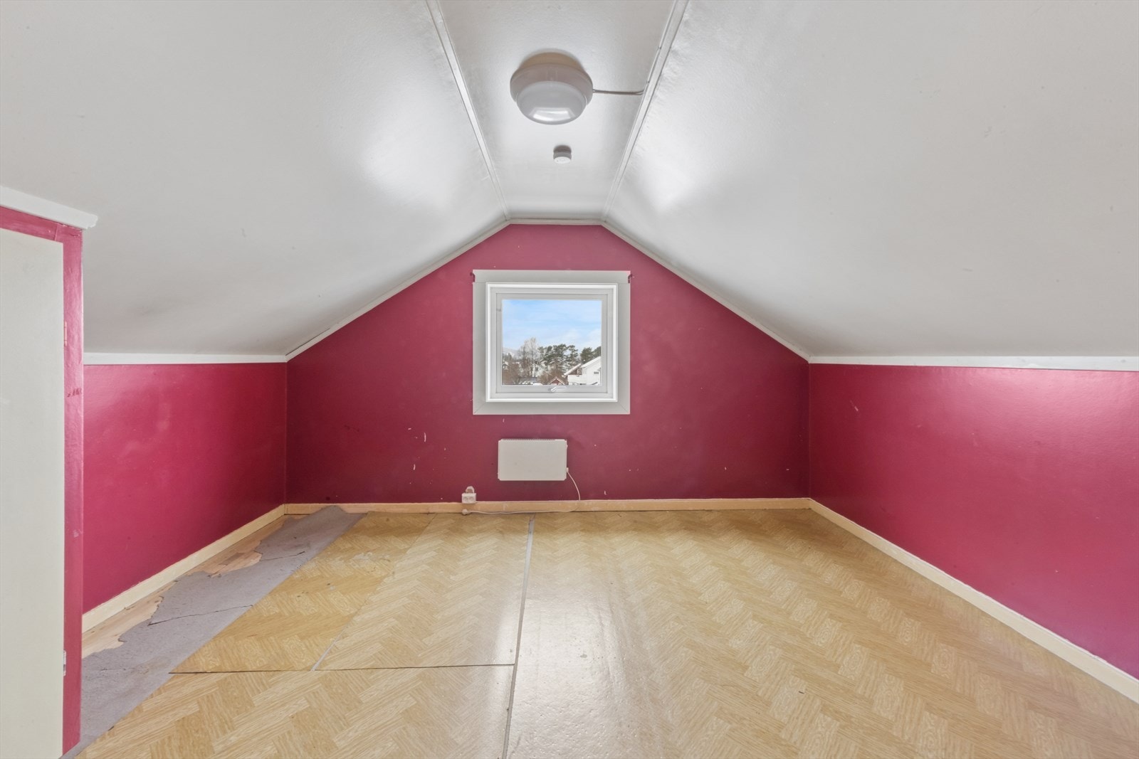 Rom på loft. Galleribilde