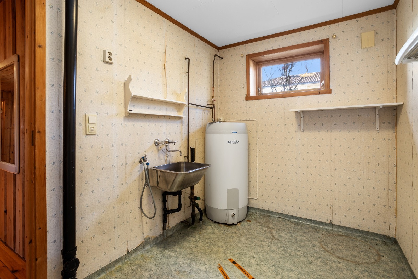 Separat vaskerom med varmekabler i gulvet. Her er også boligens 198L varmtvannsbereder fra 2012. Galleribilde