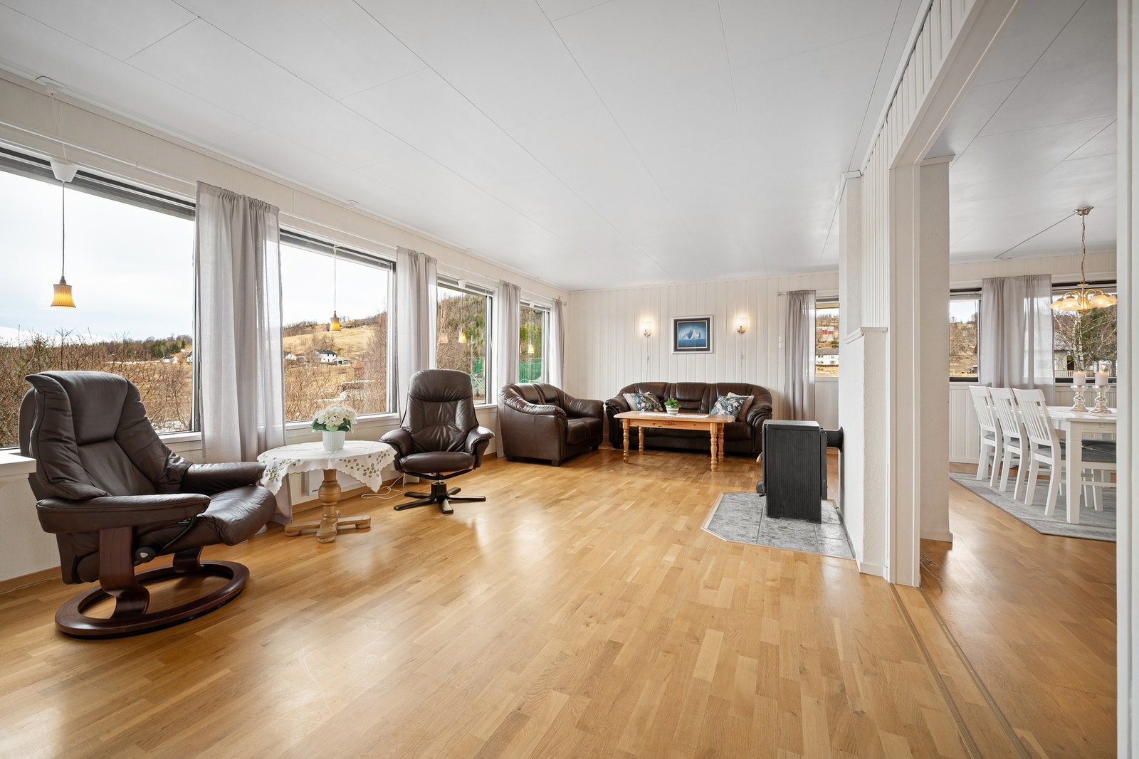 Boligen er godt vedlikeholdt og har god plass til familien! Galleribilde