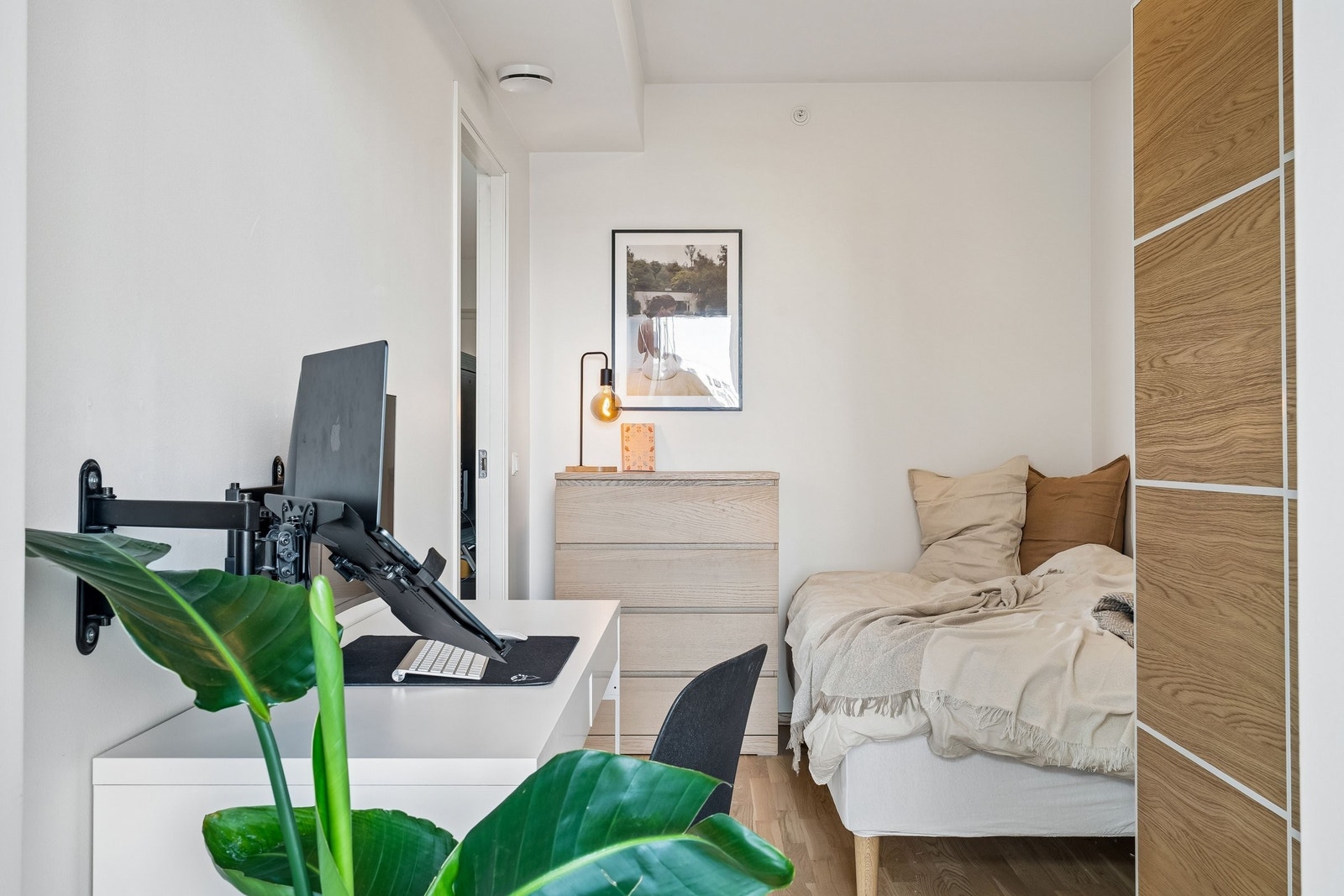 Praktisk soverom som også egner seg godt som kontor eller gjesterom. Galleribilde