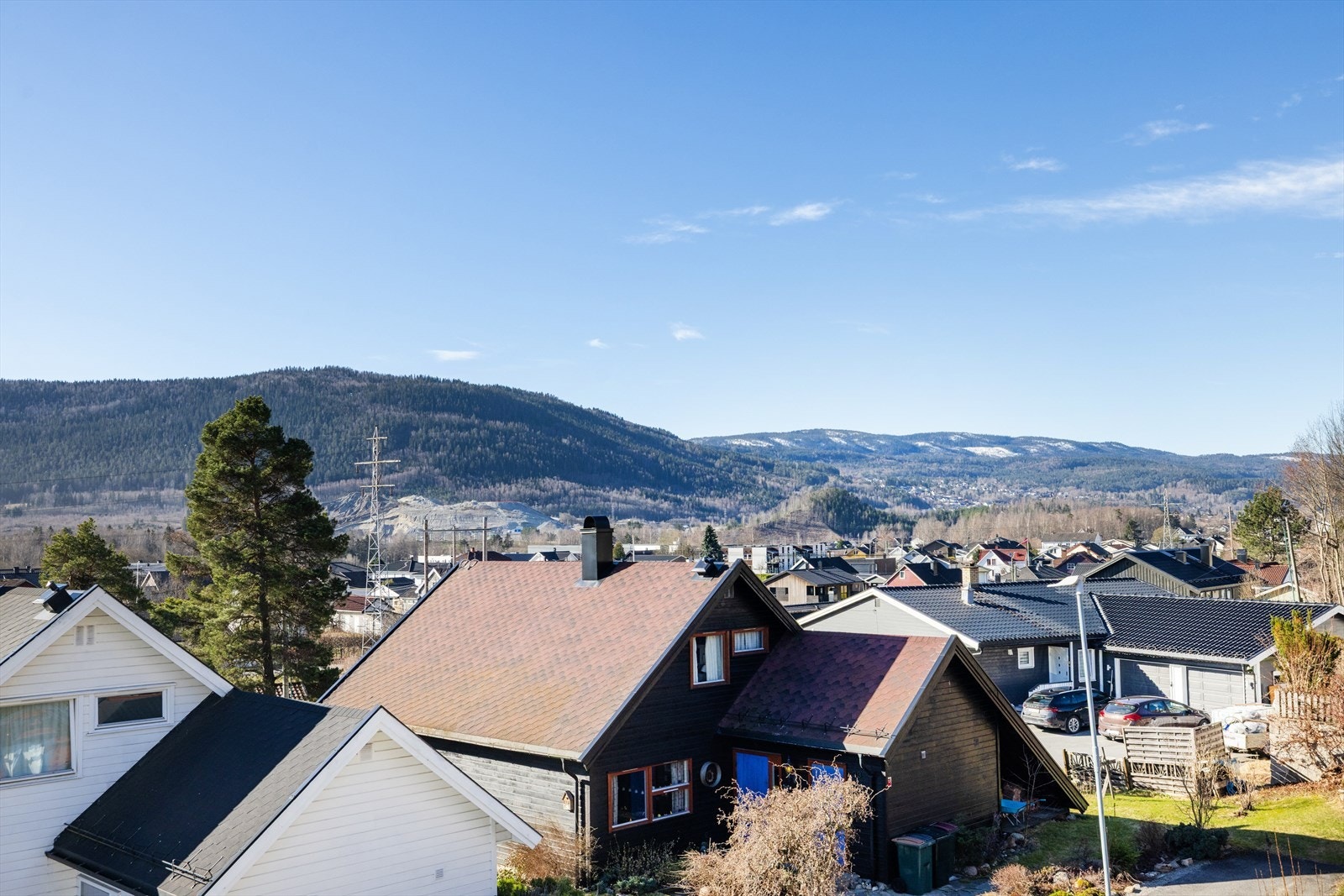 Fin utsikt mot eikerbygdene. Galleribilde