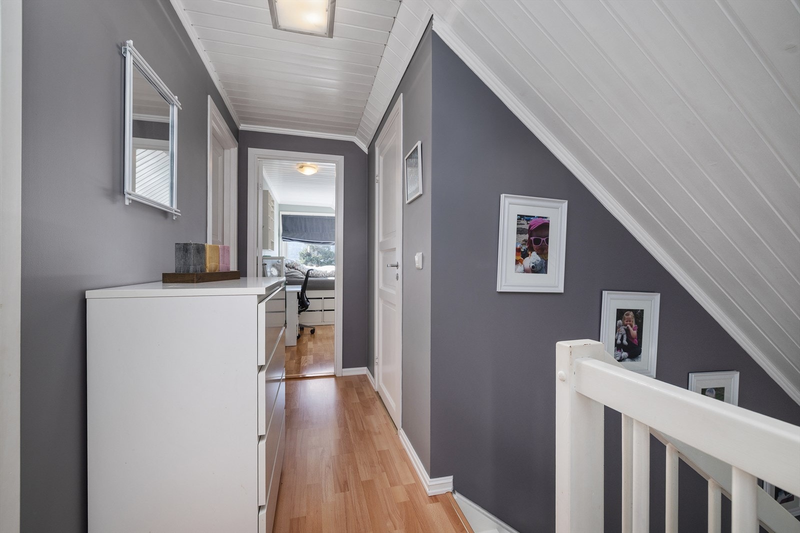 Boligen har tre soverom av god størrelse i 2.etasje. Galleribilde