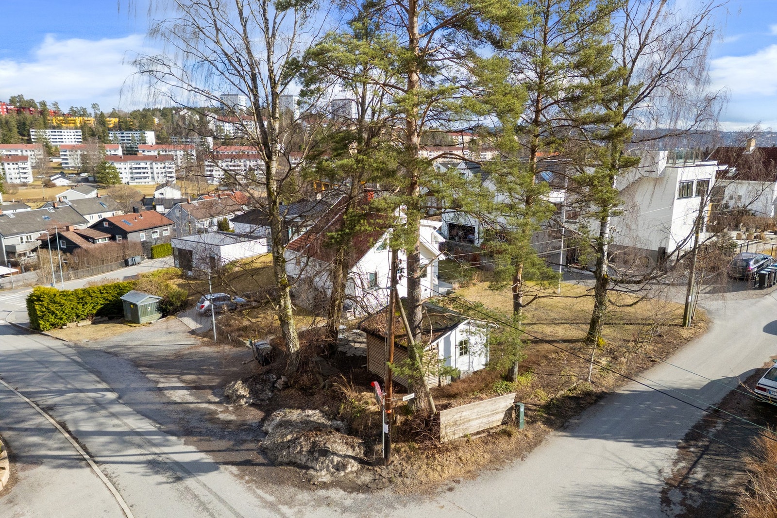 Tomten ligger på hjørnet Stølsvegen/Østreheimsveien på Årvoll Galleribilde