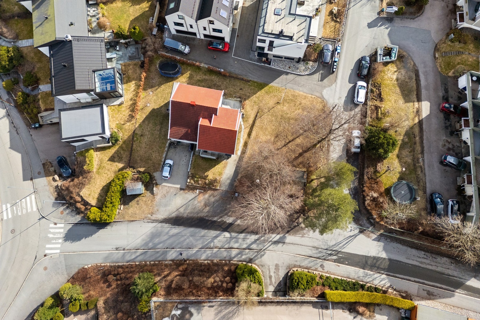 Flott og solrik tomt på 885 m² Galleribilde