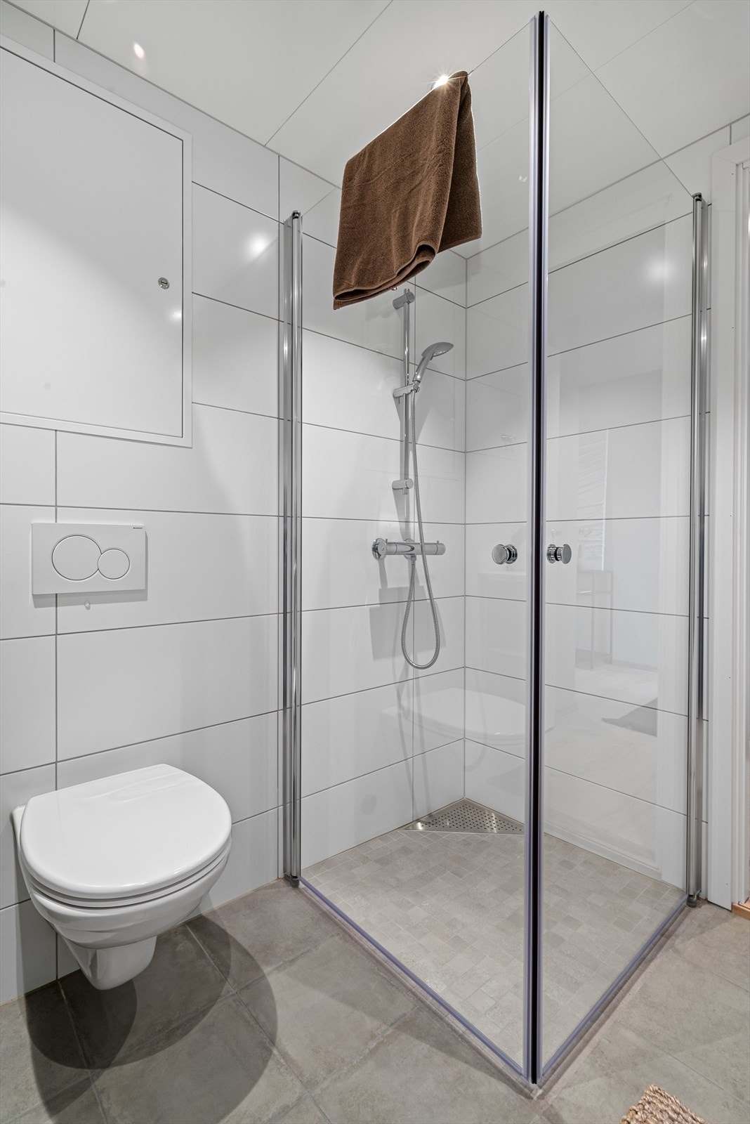 Badet ved gangen har et areal på 4,5 kvm. Galleribilde