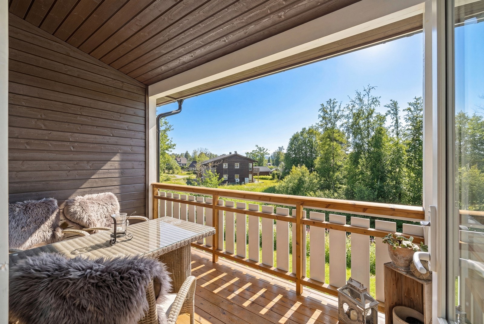 Her kan du nyte solrike dager, flott utsikt i rolige omgivelser. Bildet er AI-redigert og avvik kan forekomme. Galleribilde