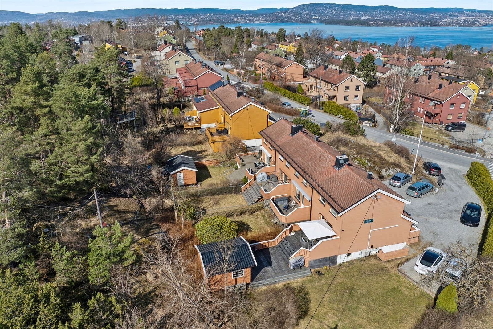 Boligen er beliggende i et meget sentralt og barnevennlig boområde. Galleribilde